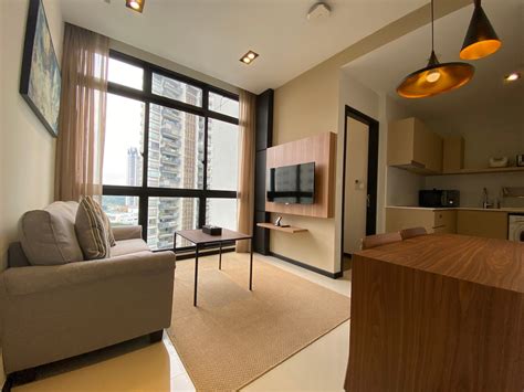 airbnb singapore apartments.